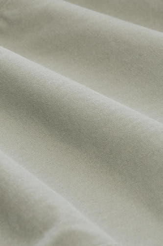 Shorts vertes de TOM TAILOR, vue détaillée du tissu avec de subtils plis et une texture diagonale.