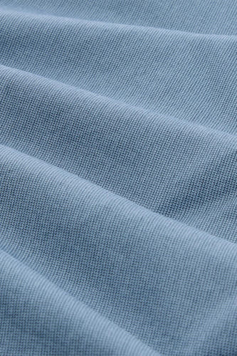 Blauwe bermuda van TOM TAILOR, met kreuktextuur in een geweven patroon.
