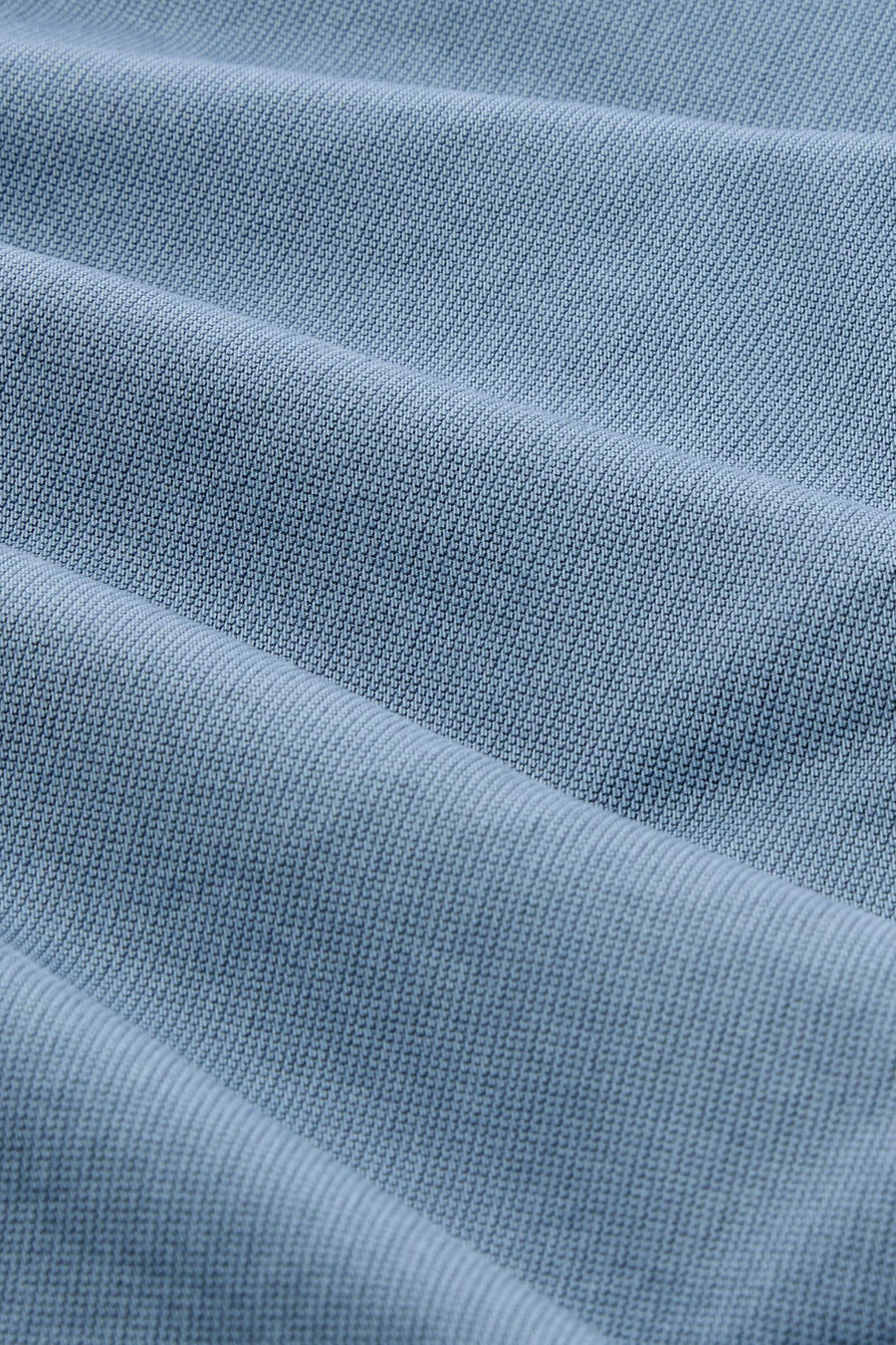 Blauwe bermuda van TOM TAILOR, met kreuktextuur in een geweven patroon.