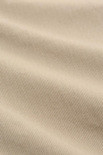 Beige bermuda van TOM TAILOR, met een subtiele textuur en zachte plooien.
