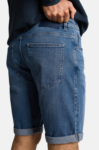 Short en jean en denim bleu moyen TOM TAILOR, avec ourlets retroussés et poche arrière.