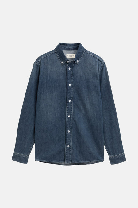 Chemise en jean bleu foncé de TOM TAILOR, avec boutons apparents et surpiqûres détaillées dans le tissu.