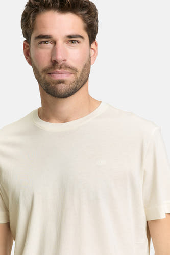 T-shirt blanc à manches courtes de TOM TAILOR, avec un logo discret sur la poitrine.