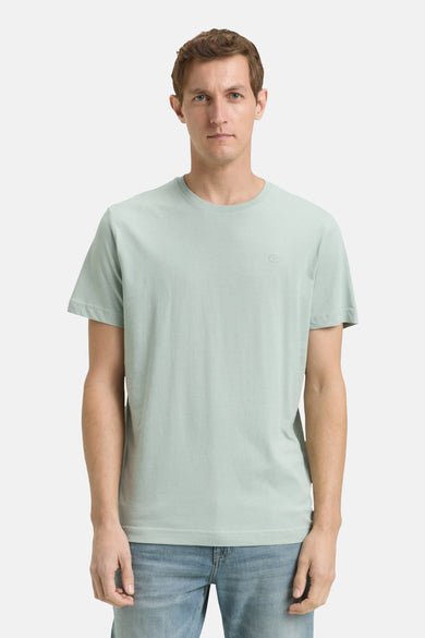Groen T-shirt met korte mouwen van TOM TAILOR, gedragen met een jeansbroek.