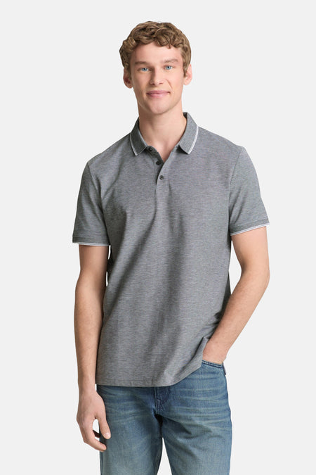 Polo grise de TOM TAILOR, avec un motif chiné et un accent blanc sur le col et les manches, vue de dos.