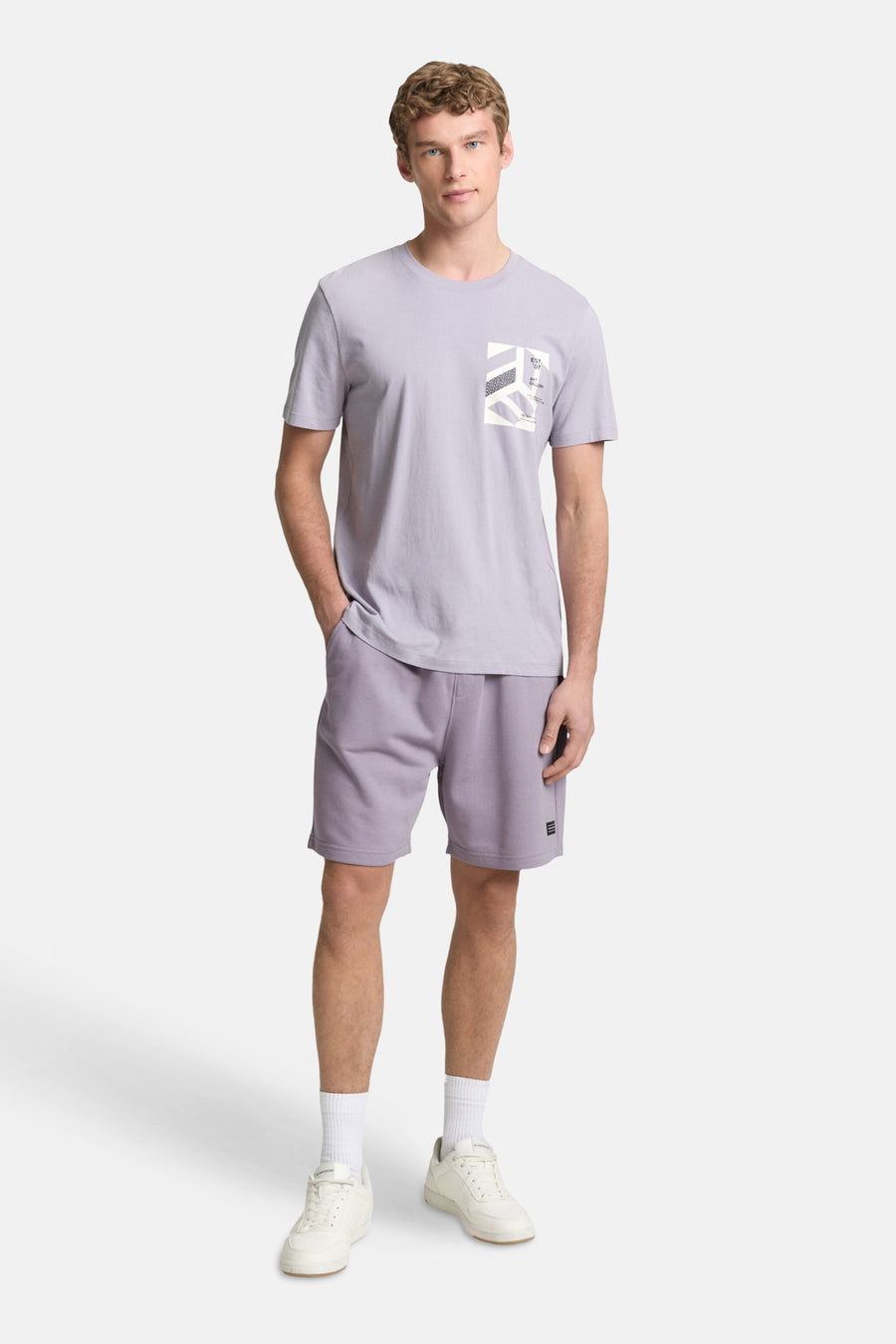 Paarse short van TOM TAILOR, met een effen design en een klein merklogo op de pijp.