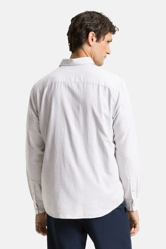 Ecru overhemd met lange mouwen van TOM TAILOR, achterkant weergegeven, gecombineerd met donkere broek.
