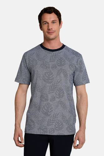 Blauwe korte mouw t-shirt van TOM TAILOR met fijn textuurpatroon en donkere kraag, vooraanzicht op model