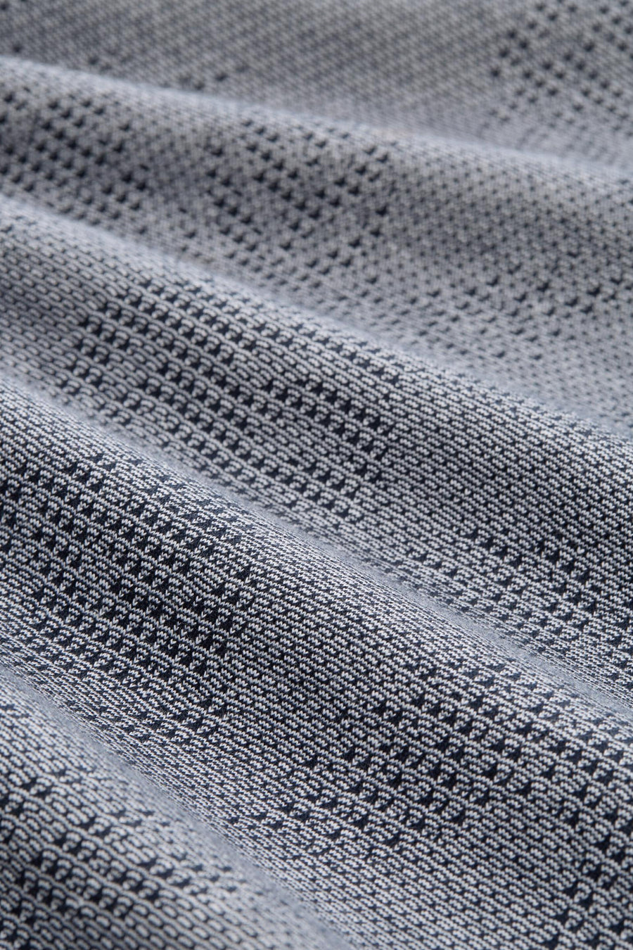 Blauwe korte mouwen t-shirt van TOM TAILOR, textuurrijke gebreide stof met fijne stippenpatroon, close-up detail