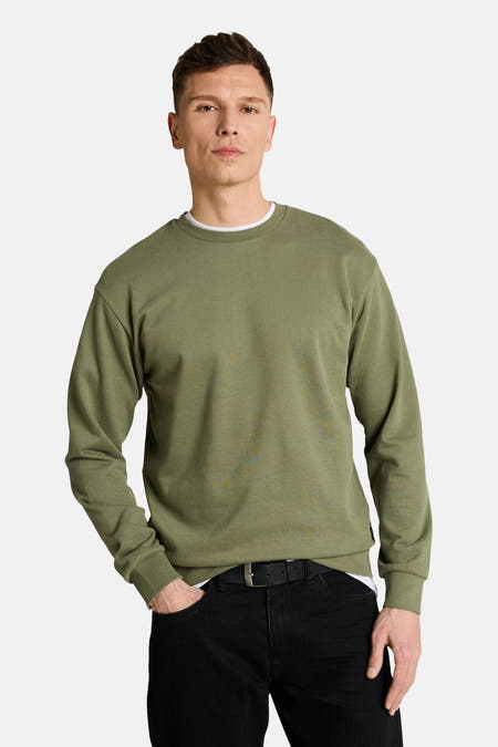 Groene ronde hals sweater van TOM TAILOR met subtiel patroon, gedragen met zwarte broek en riem, front view
