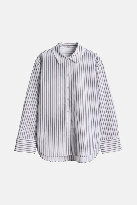Wit gestreept hemd met lange mouwen van OPUS, met een knoopsluiting aan de voorkant en een afgeronde zoom.
