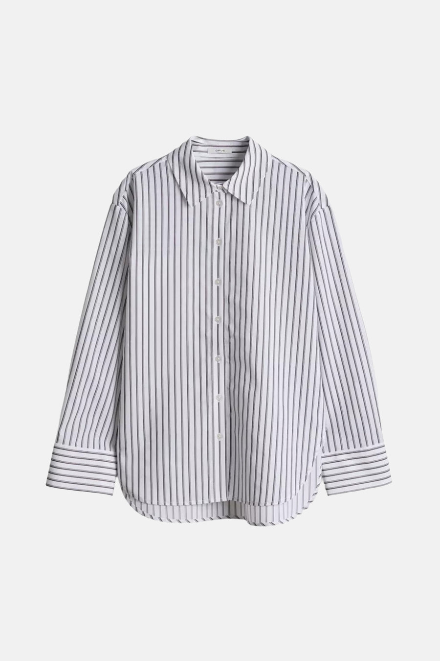 Wit gestreept hemd met lange mouwen van OPUS, met een knoopsluiting aan de voorkant en een afgeronde zoom.
