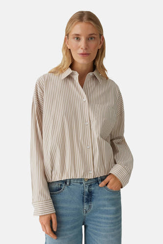 Chemise multicolore à manches longues OPUS, à motif rayé et jean ample.