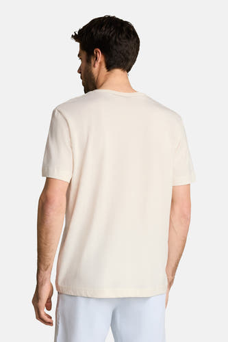 Witte korte mouwen T-shirt van TOM TAILOR, achterzijde weergegeven, eenvoudig en glad design, lichte stof, model draagt witte broek.