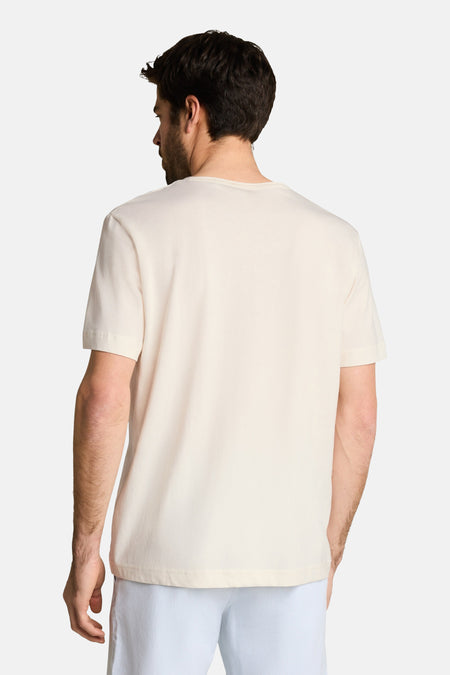 Witte korte mouwen T-shirt van TOM TAILOR, achterzijde weergegeven, eenvoudig en glad design, lichte stof, model draagt witte broek.