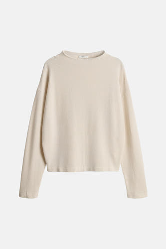 Beige T-shirt met lange mouwen van OPUS, met een geweven textuur en een rechte pasvorm.