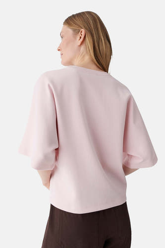 Roze sweater van OPUS, met driekwart mouwen en een effen kleur, gezien van achteren.
