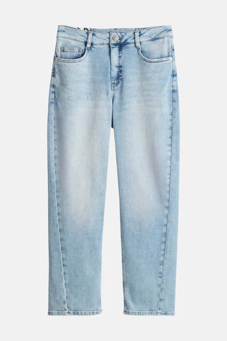 Lichtblauwe denim Mom Jeans van OPUS met diagonale naden op de onderbenen en een faded wassing.