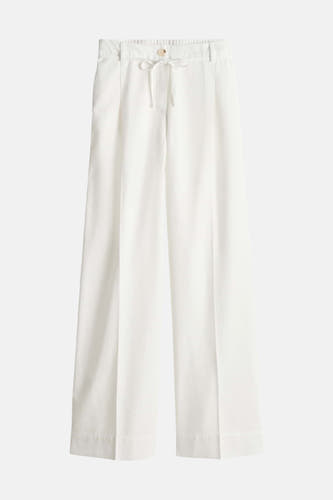 Pantalon écru OPUS à jambes larges, plis et cordon de serrage à la taille.