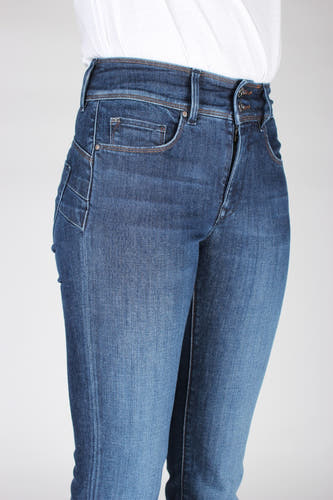 Jean bleu marine avec taille haute.