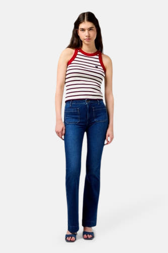 Donkerblauwe flared jeans van Wrangler met steekzakken aan de voorkant.