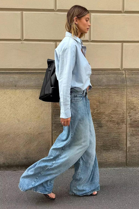 PLEATED JEAN - mid blue denim