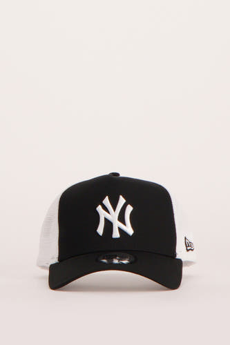 Zwarte pet van NEW ERA met wit New York Yankees logo op de voorkant.