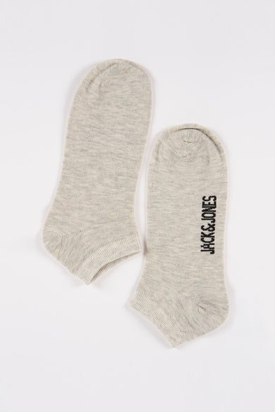 Grijze sokken van ACCESSORIES BY JACK & JONES, met een gemêleerde textuur en verticale logo-opdruk.
