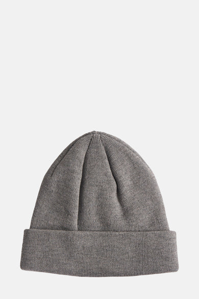 Casquette grise d'ACCESSORIES BY JACK & JONES, avec un bord replié et une texture côtelée.