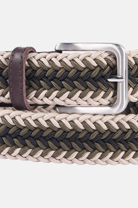 Groene riem van ACCESSORIES BY JACK & JONES, met gevlochten patroon in beige, kaki en zwart, en zilverkleurige gesp.
