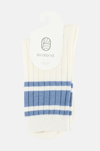 Witte ribgebreide sokken van Birdland met blauwe strepen en een wit label met logo en maat 37-41.