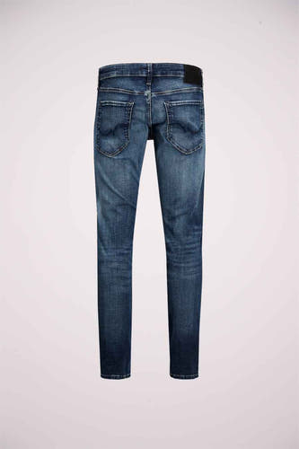 Jean slim de JACK & JONES JEANS INTELLIGENCE, en denim bleu moyen avec des poches arrière et une étiquette noire.