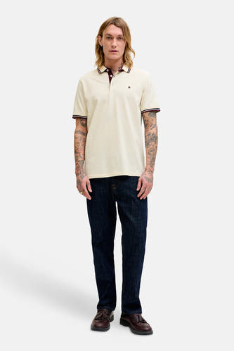 Ecru polo van PREMIUM by JACK & JONES, met korte mouwen en een subtiel logo detail.