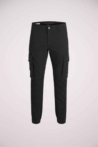 Zwarte cargobroek van JACK & JONES JEANS INTELLIGENCE, met zakken op de benen en een elastische onderkant.