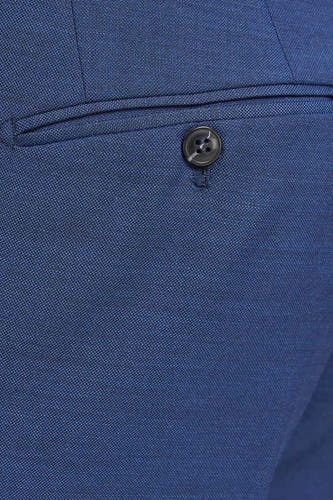 Blauwe blazer van PREMIUM by JACK & JONES, met knoopdetail op de achterzak en fijne stoftextuur.