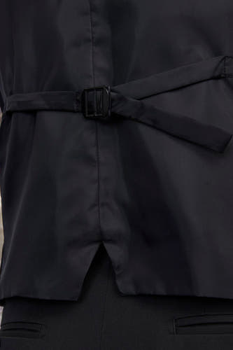 Zwart gilet van PREMIUM by JACK & JONES, met verstelbare riem aan de achterkant.