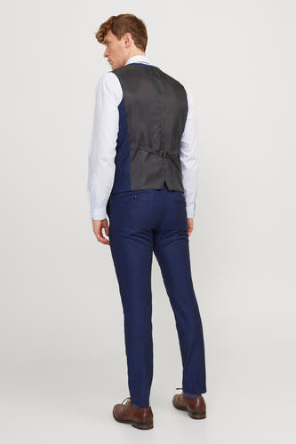 Blauw gilet van PREMIUM by JACK & JONES, gezien van achteren, gecombineerd met een wit overhemd en donkerblauwe pantalon.