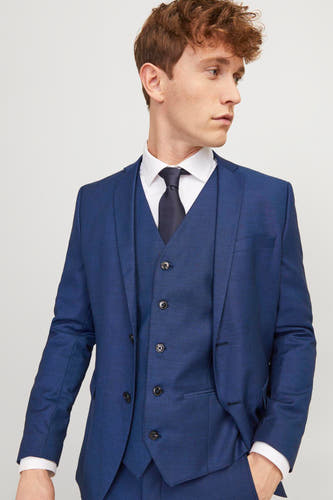 Blauw gilet van PREMIUM by JACK & JONES, met knoopsluiting en zakken, gedragen over een wit overhemd en een donkere stropdas.
