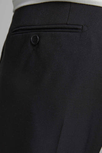 Zwarte kostuumbroek van PREMIUM by JACK & JONES, met een knoopsluiting op de achterzak.