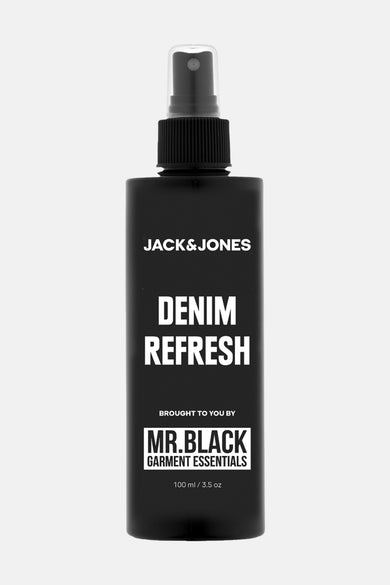 Spray rafraîchissant en denim noir de ACCESSORIES BY JACK & JONES, avec texte blanc et bulle de dialogue, vue de face