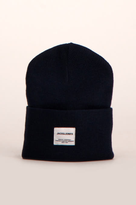 Blauwe muts van ACCESSORIES BY JACK & JONES, met een omgeslagen rand en een klein merklabel.
