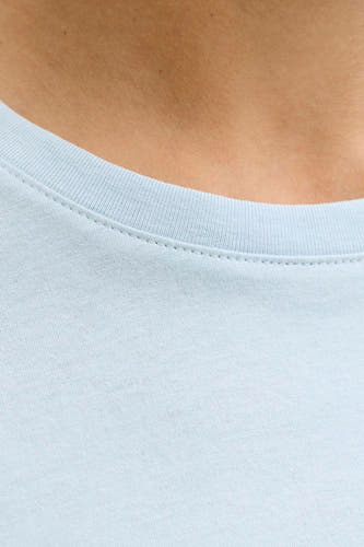 T-shirt bleu à manches courtes de CORE BY JACK & JONES, avec une texture lisse et un col rond.