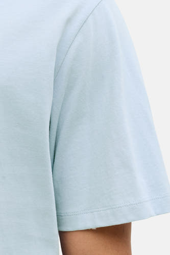 T-shirt bleu à manches courtes de CORE BY JACK & JONES, gros plan du épaule et de la manche.