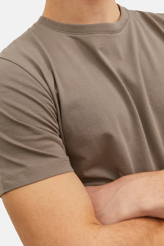 T-shirt brun à manches courtes de CORE BY JACK & JONES, avec des manches croisées.