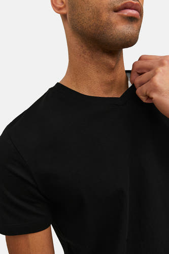 Zwart T-shirt van PREMIUM by JACK & JONES, met korte mouwen en een V-halslijn.