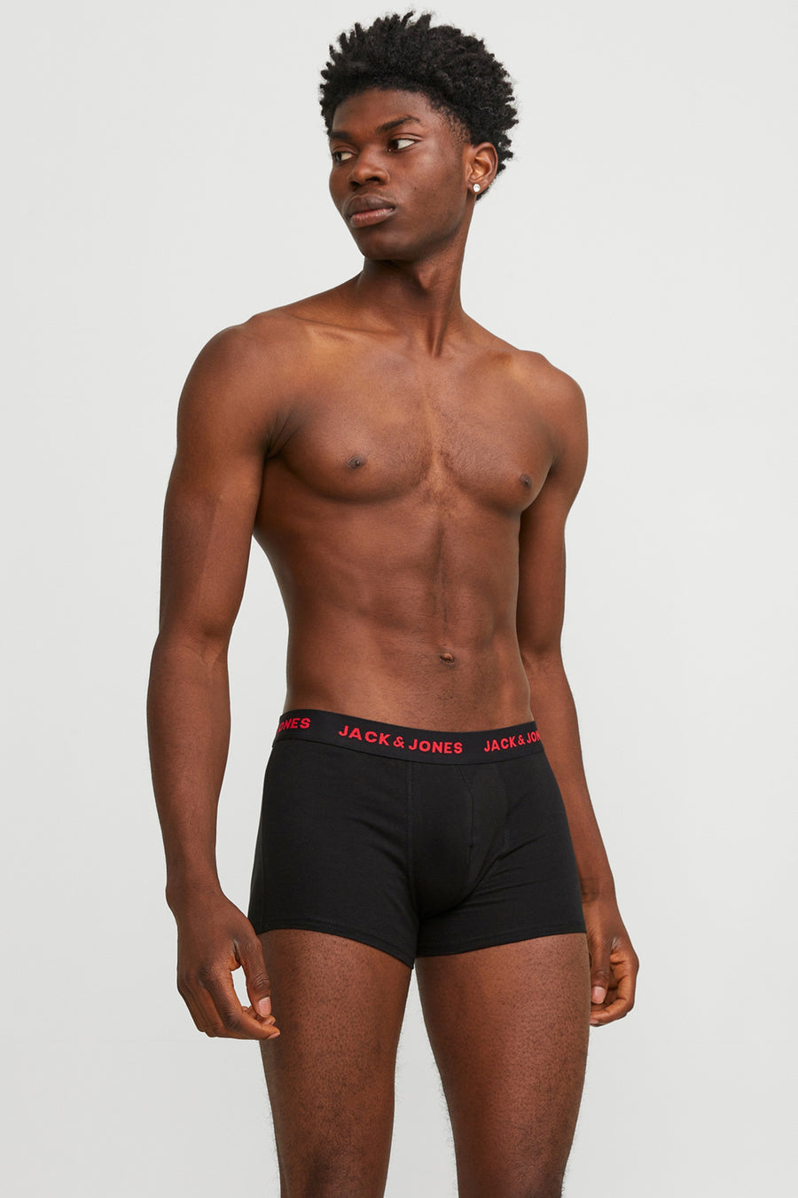 Zwarte onderbroek van ACCESSORIES BY JACK & JONES, gedragen door een man met een getraind lichaam.