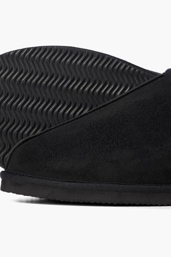 Zwarte slippers van ACCESSORIES BY JACK & JONES, met een geribbelde zool en een zachte textuur, gezien in een close-up.