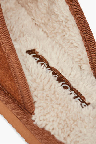 Beige pantoffels van ACCESSORIES BY JACK & JONES, met zachte voering en een merklabel.
