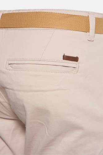 Beige short van JACK & JONES JEANS INTELLIGENCE, met riem en achterzak detail.
