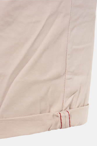 Beige short van JACK & JONES JEANS INTELLIGENCE, met omgeslagen zoom en subtiele plooien.
